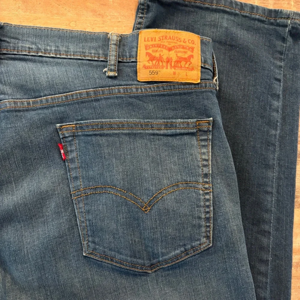 Levis 559 Relaxed Straight Jeans Mens 42x34 Medium Wash Blue Denim 01559-0059